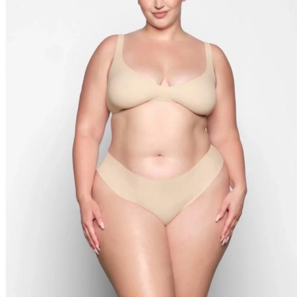 SKIMS Naked Plunge Bra Sand Size 4X NWT‎ - Picture 1 of 8